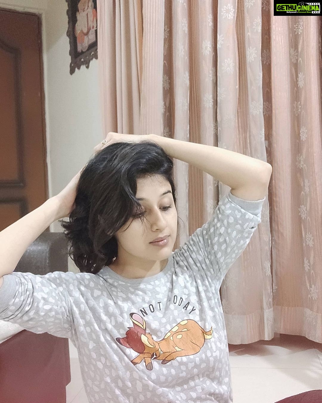 Paridhi Sharma Instagram - झुकी झुकी सी नज़र बेक़रार है कि नहीं!! #gazallove #jagzit #morningvibes #simplicity #beginyourdaywithasmile #actress #paridhisharma