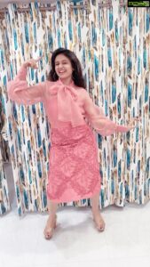 Paridhi Sharma Instagram - Gela Gela😀
#dancereels #fundance #feelit #instareels #reelitfeelit #video #trending #viral #tumpehlibaarmeindeewanakargaye❤️ #actress #paridhisharma 
❤️outfit @mayatrijaiswar