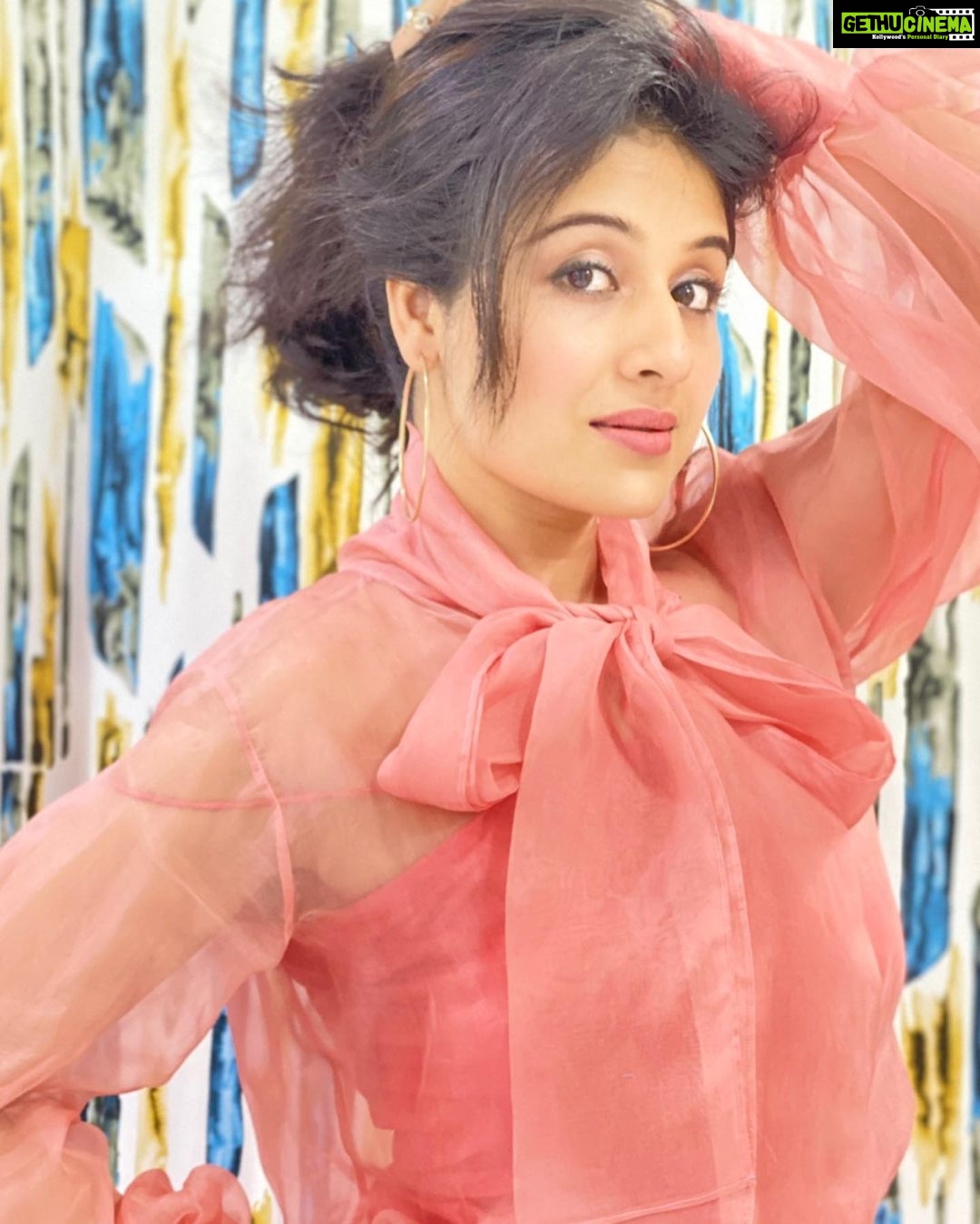 Paridhi Sharma Instagram - Today’s accomplishments were yesterday’s impossibilities. Good Morning 😊 ❤️Dress Designer : @mayatrijaiswar @mayatrijaiswar16.mj Pic Credit @tanmaisaksena #mynewlook #instapic #carryit #looks #paridhisharma #connectwithpari