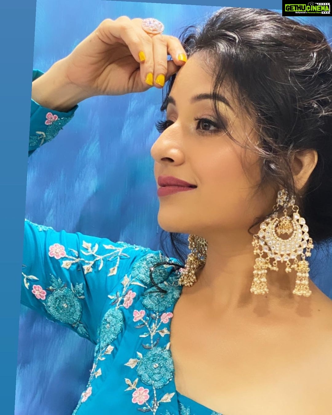Paridhi Sharma Instagram - “A picture is a poem without words” #instapics #poses #angles #bluecolour #Designersari #ITA #paridhisharma #actress Dress designer: @mayatrijaiswar Styling : @jennysboutique__ Hair: @biswassulbha Makeup Artist: Rajesh Dada Award ITA: @anuranjan1010 @theitaofficial