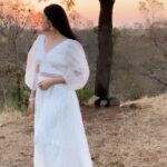 Paridhi Sharma Instagram - Keep Watching my New Song #gawaranahi #lovesong #valentinespecial❤️ #newalbum @ramagnihotrispark @jennysboutique__ @capturecity_indore @iffiistaan @tanmaisaksena