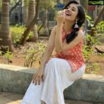 Paridhi Sharma Instagram - Not posing!! Camera presence can change your yawn to smile😎 #mobileworld #click #instapic #socialmedia #candid #actress #paridhisharma #connectwithpari