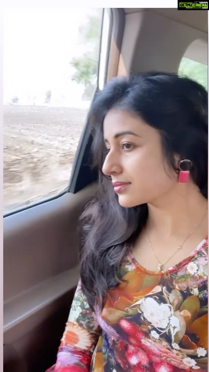 Paridhi Sharma Instagram - Phir se ud chala #travel #life #philosophy #khet #roadtrip #paridhisharma #actress