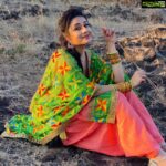 Paridhi Sharma Instagram - Happy Lohri!!! On the occasion of this vibrant festival, I hope that you connect with your family, friends and relatives to have the most memorable and awesome celebrations on Lohri. And to add more flavour to Lohri festival, tune in to my brand new Punjabi Song !! (Link in Bio) #TuHeeMeraBabuShonaHai #newpunjabisong #lohri #lohricelebration #harwestseason #paridhisharma #connectwithpari @infinitesoulpdl
