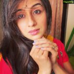 Paridhi Sharma Instagram - थोड़ा है थोड़े की ज़रुरत है ज़िन्दगी फिर भी यहाँ खूबसूरत है!!! #gulzar #shayari #retrolook #oldisgold #peaceofmind #actress #paridhisharma #connectwithpari
