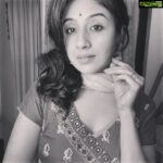 Paridhi Sharma Instagram - थोड़ा है थोड़े की ज़रुरत है ज़िन्दगी फिर भी यहाँ खूबसूरत है!!! #gulzar #shayari #retrolook #oldisgold #peaceofmind #actress #paridhisharma #connectwithpari