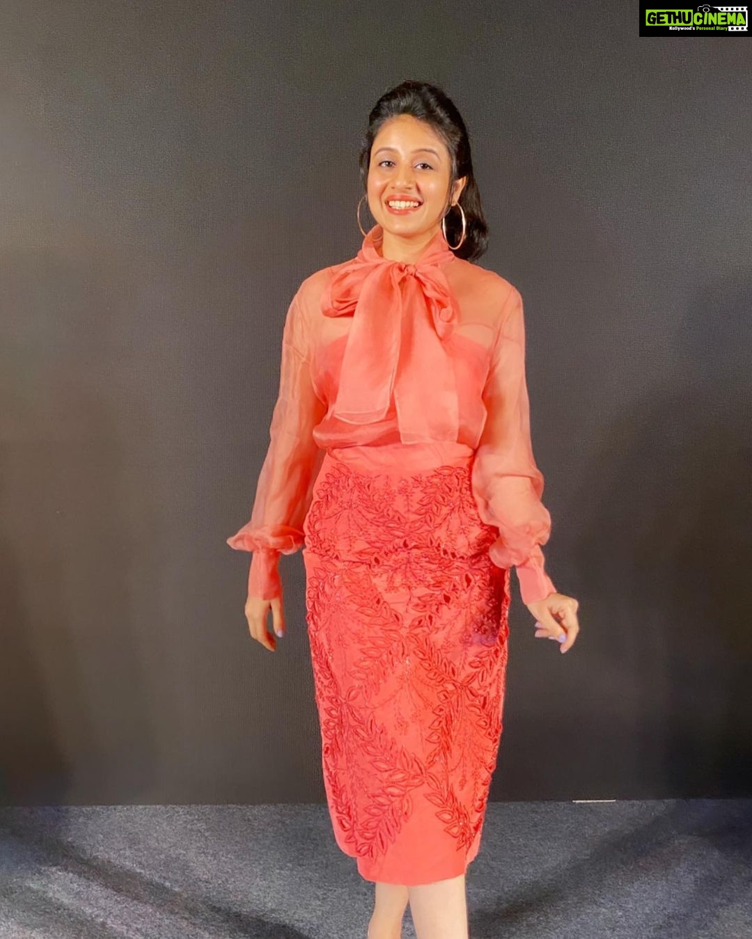 Paridhi Sharma Instagram - Today’s accomplishments were yesterday’s impossibilities. Good Morning 😊 ❤️Dress Designer : @mayatrijaiswar @mayatrijaiswar16.mj Pic Credit @tanmaisaksena #mynewlook #instapic #carryit #looks #paridhisharma #connectwithpari