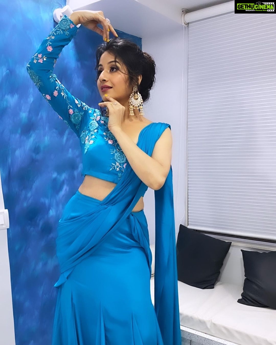 Paridhi Sharma Instagram - “A picture is a poem without words” #instapics #poses #angles #bluecolour #Designersari #ITA #paridhisharma #actress Dress designer: @mayatrijaiswar Styling : @jennysboutique__ Hair: @biswassulbha Makeup Artist: Rajesh Dada Award ITA: @anuranjan1010 @theitaofficial