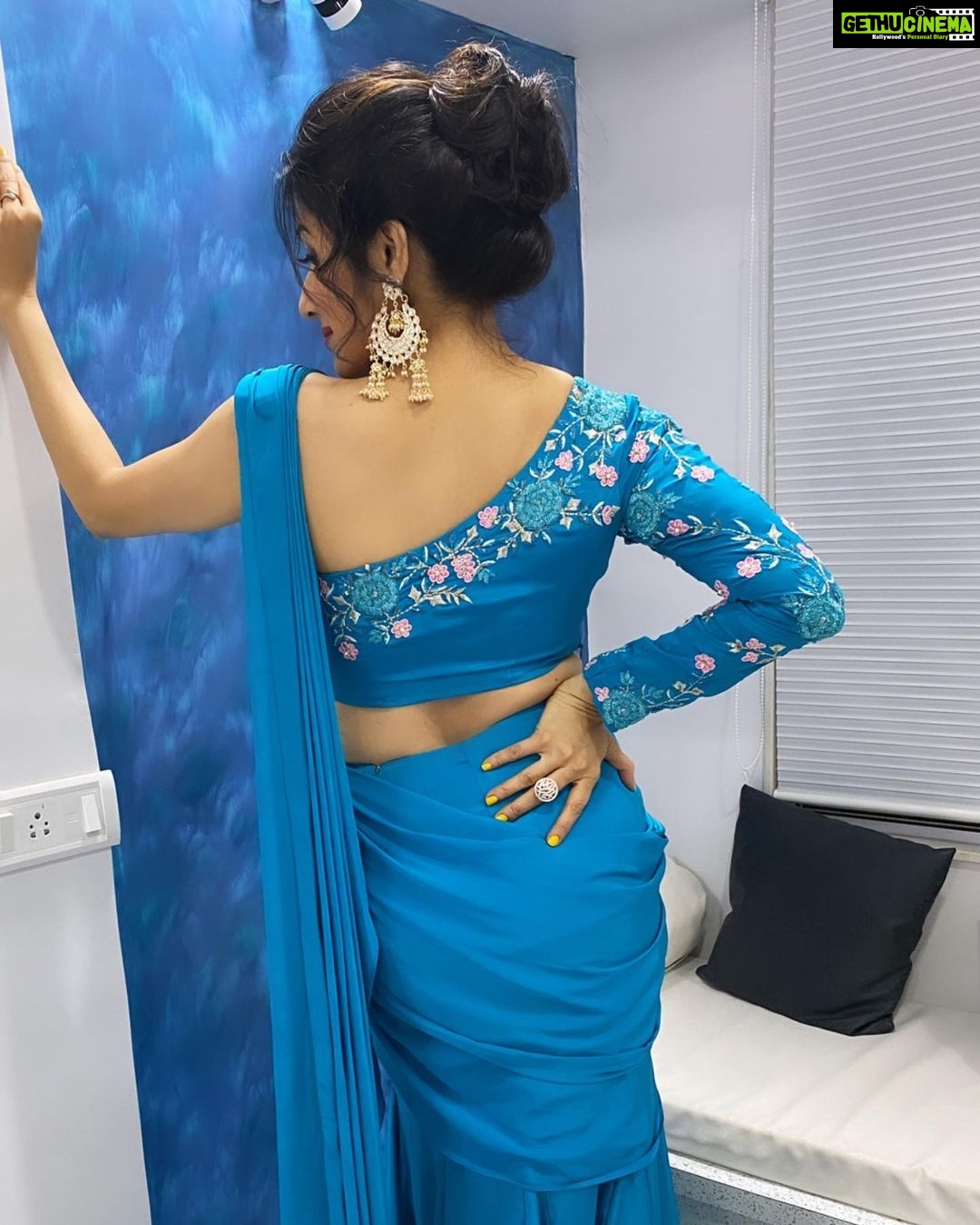 Paridhi Sharma Instagram - “A picture is a poem without words” #instapics #poses #angles #bluecolour #Designersari #ITA #paridhisharma #actress Dress designer: @mayatrijaiswar Styling : @jennysboutique__ Hair: @biswassulbha Makeup Artist: Rajesh Dada Award ITA: @anuranjan1010 @theitaofficial