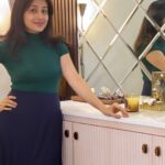 Paridhi Sharma Instagram - No matter what you're going through, there's a light at the end of the tunnel. Good Morning 😊🌹 #morningmotivation #letitgo #timeflies #beyou #happyvibes Location: sweet home @aditichhabra2010 My friend❤️