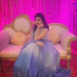 Paridhi Sharma Instagram - रंग भी गुलाबी ये नाव भी गुलाबी दरिया में जो मैं बहूँ गुलाबी कहूँ भी गुलाबी मैं सहूँ भी गुलाबी लगता है मैं रहूँ गुलाबी रे.... #weddingdress #shadi #familygoals #blue #pink #lehanga