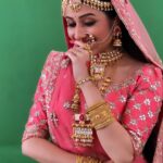 Paridhi Sharma Instagram - Inn aankhon mein tum Jab se ho gaye ghoom Saara jahaan tera chehara Preet ka ye rang ab to tere sang Aur bhi ho gaya gehra... #jodhaakbar #famoussong #inaankhonmeintum #bigmagic #promoshoot #paridhisharma