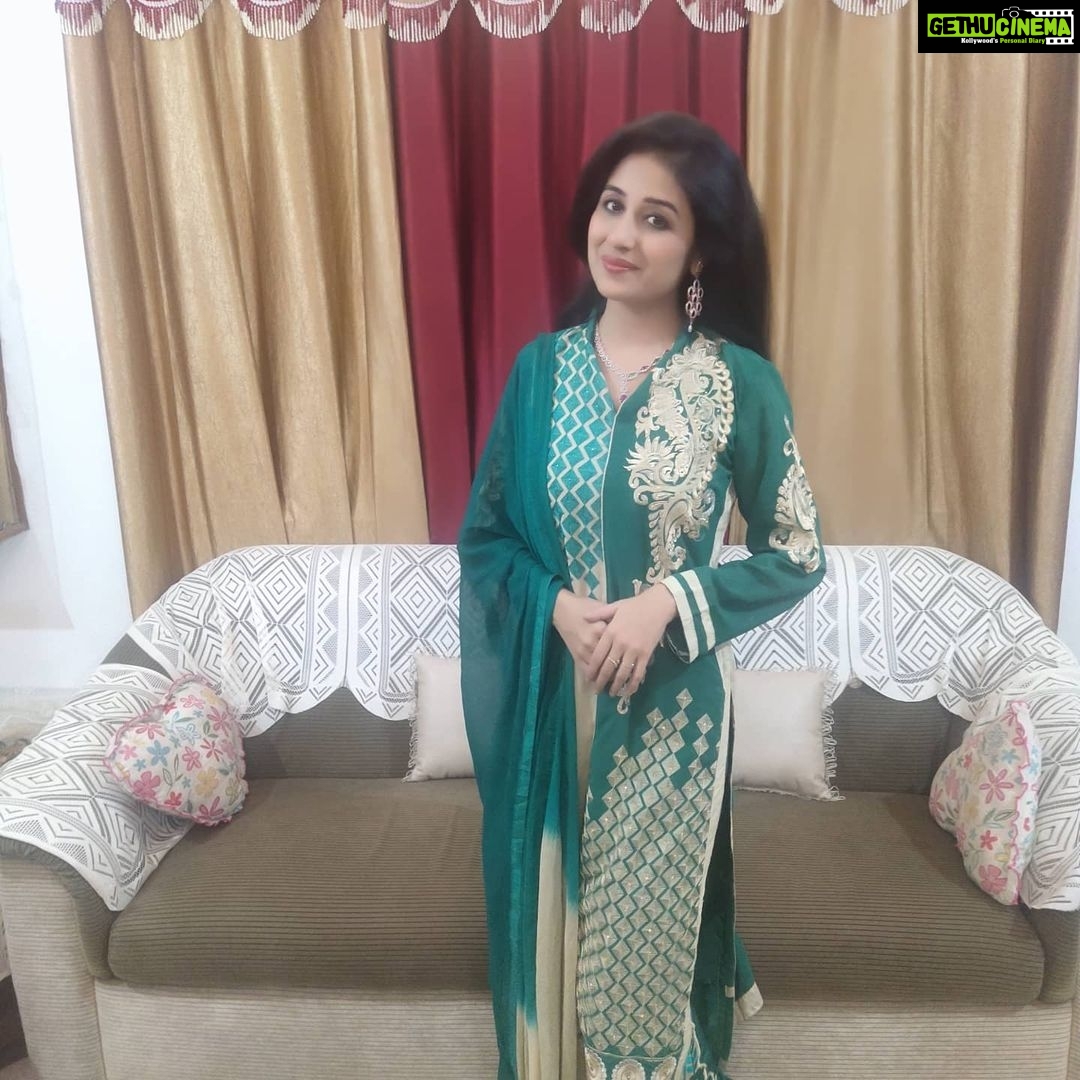 Paridhi Sharma Instagram - Be silly. Be fun. Be different. Be crazy. Be you, because life is too short to be anything but happy. #life #thought #living #beyou #crazy #happy #paridhisharma #connectwithpari