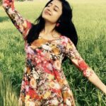 Paridhi Sharma Instagram - Oo Nature Nature.. let me sink in your serenity.. let me walk in the simmering wind of yours..let me touch the unfettered soul of yours.. so that I can know the unknown in me.. Poem courtesy @paridhiofficial #naturelover #poetinme #serene #spirituality #withnature #loveforever #paridhisharma #actor #connectwithpari Pic Credit @tanmaisaksena