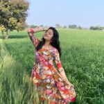 Paridhi Sharma Instagram - Oo Nature Nature.. let me sink in your serenity.. let me walk in the simmering wind of yours..let me touch the unfettered soul of yours.. so that I can know the unknown in me.. Poem courtesy @paridhiofficial #naturelover #poetinme #serene #spirituality #withnature #loveforever #paridhisharma #actor #connectwithpari Pic Credit @tanmaisaksena