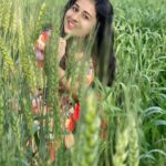 Paridhi Sharma Instagram - Oo Nature Nature.. let me sink in your serenity.. let me walk in the simmering wind of yours..let me touch the unfettered soul of yours.. so that I can know the unknown in me.. Poem courtesy @paridhiofficial #naturelover #poetinme #serene #spirituality #withnature #loveforever #paridhisharma #actor #connectwithpari Pic Credit @tanmaisaksena