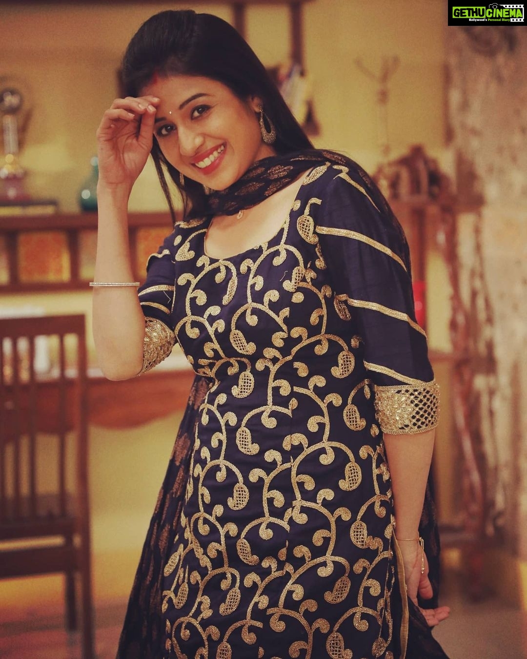 Paridhi Sharma Instagram - Never allow anyone to define you! Just be you! #selfbelief #salwarkameez #patialababessonytv #babes #throwback @sonytvofficial