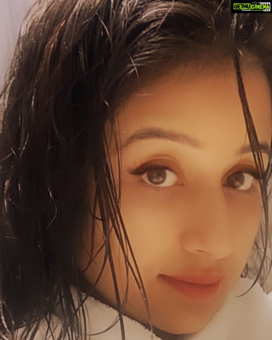 Paridhi Sharma Instagram - आंखें थी जो कह गयी सब कुछ लफ्ज़ होते तो मुकर गए होते!!