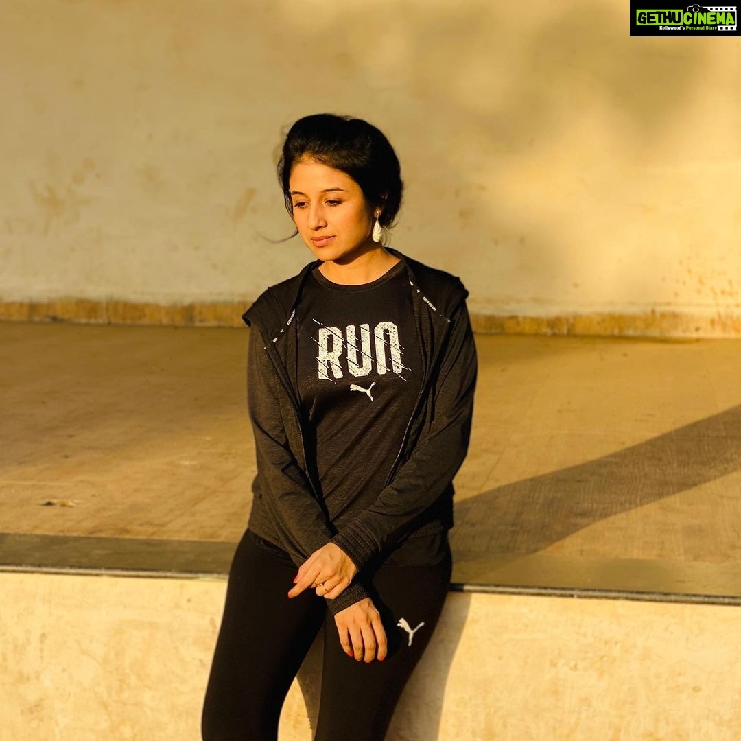 Paridhi Sharma Instagram - “Dil hain to phir dard hoga, Dard hai toh dil bhi hoga, Mausam guzarte rehte hain.” Gulzar #gulzar #poetlover #depth #life #philoshophy #motivation #truth #actor #thoughts