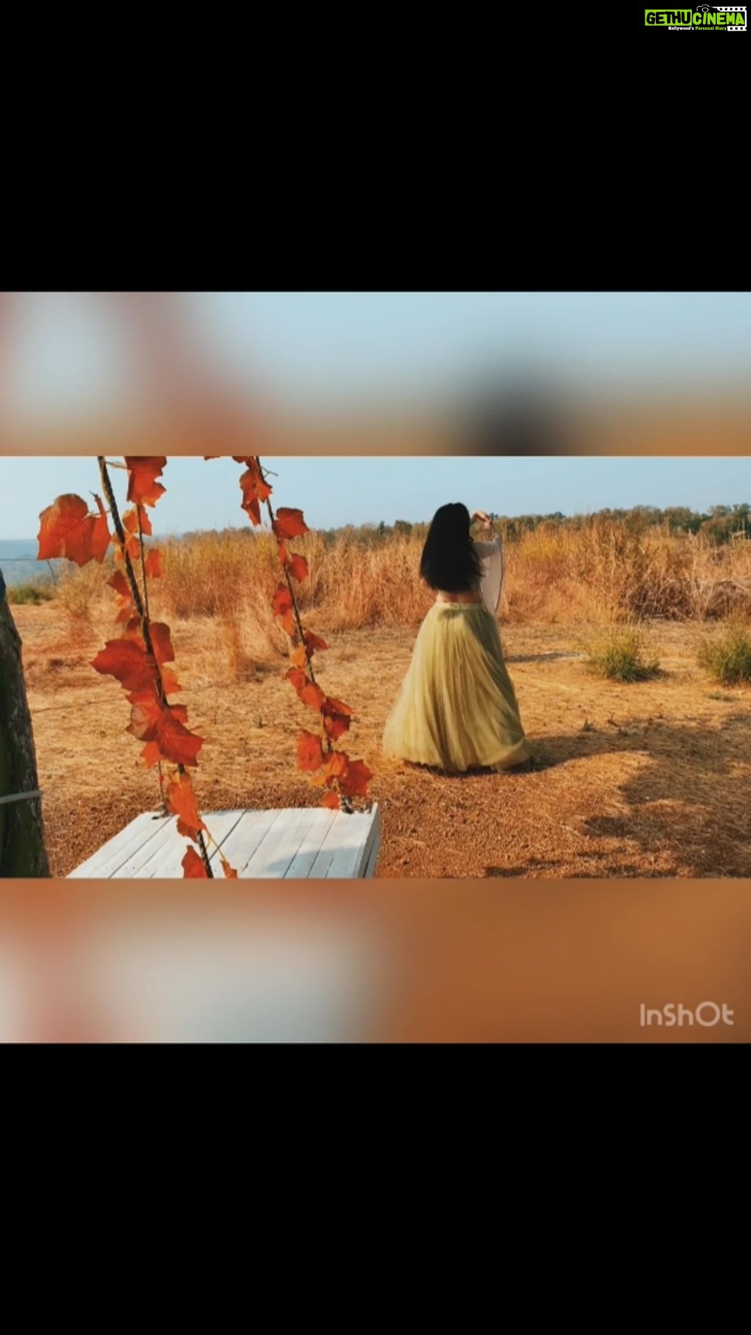 Paridhi Sharma Instagram - रब से मेरी इतनी दुआ है, ग़म तुझे छूँ ना पायें!!!!! #mahiya #dua #paridhisharma #youtubechannel #originalsong #dance #lelihanacreations #sparkmusic Link in Insta Bio @ramagnihotrispark @tanmaisaksena @capturecity_indore @jennysboutique__