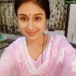 Paridhi Sharma Instagram - Be Simple.. Be Real!! #simplicityisbeauty #real #soulful #natural #earthy #nonglamorous #housewife #pink #actress #paridhisharma @sonytvofficial