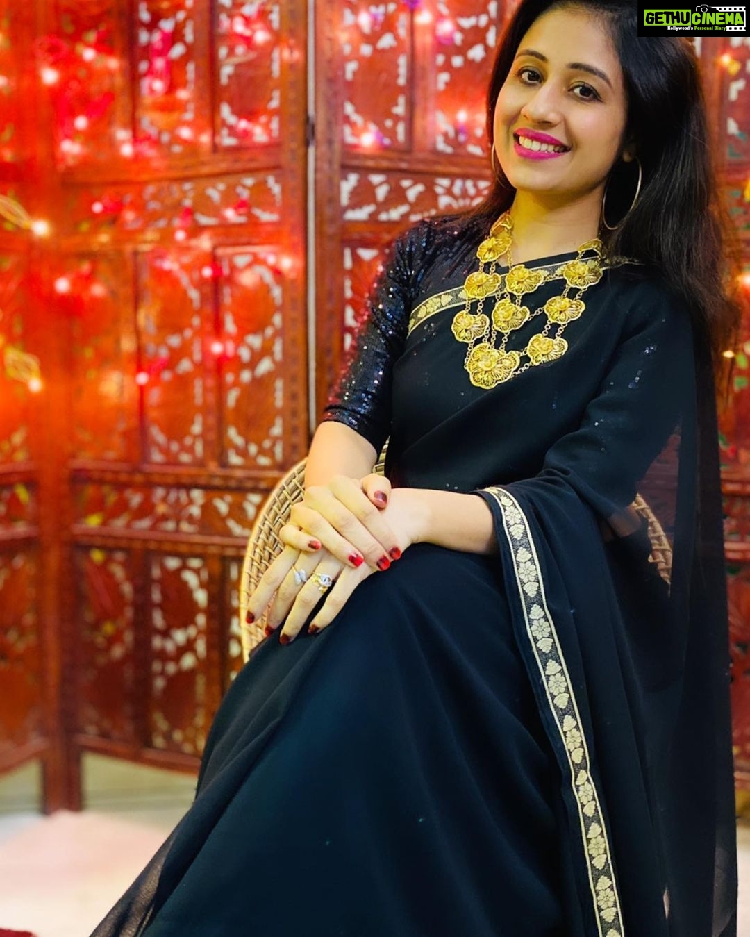 Paridhi Sharma Instagram - Have a belief!!! 2021 🤞 something good will happen!!!! #newyear2021 #hope #happy #healthy #humanity #humans #planetearth #broadervision #celebration #laughter #jodha #actress #paridhi #paridhisharma #tv #india #mumbai #indori #indoregirl