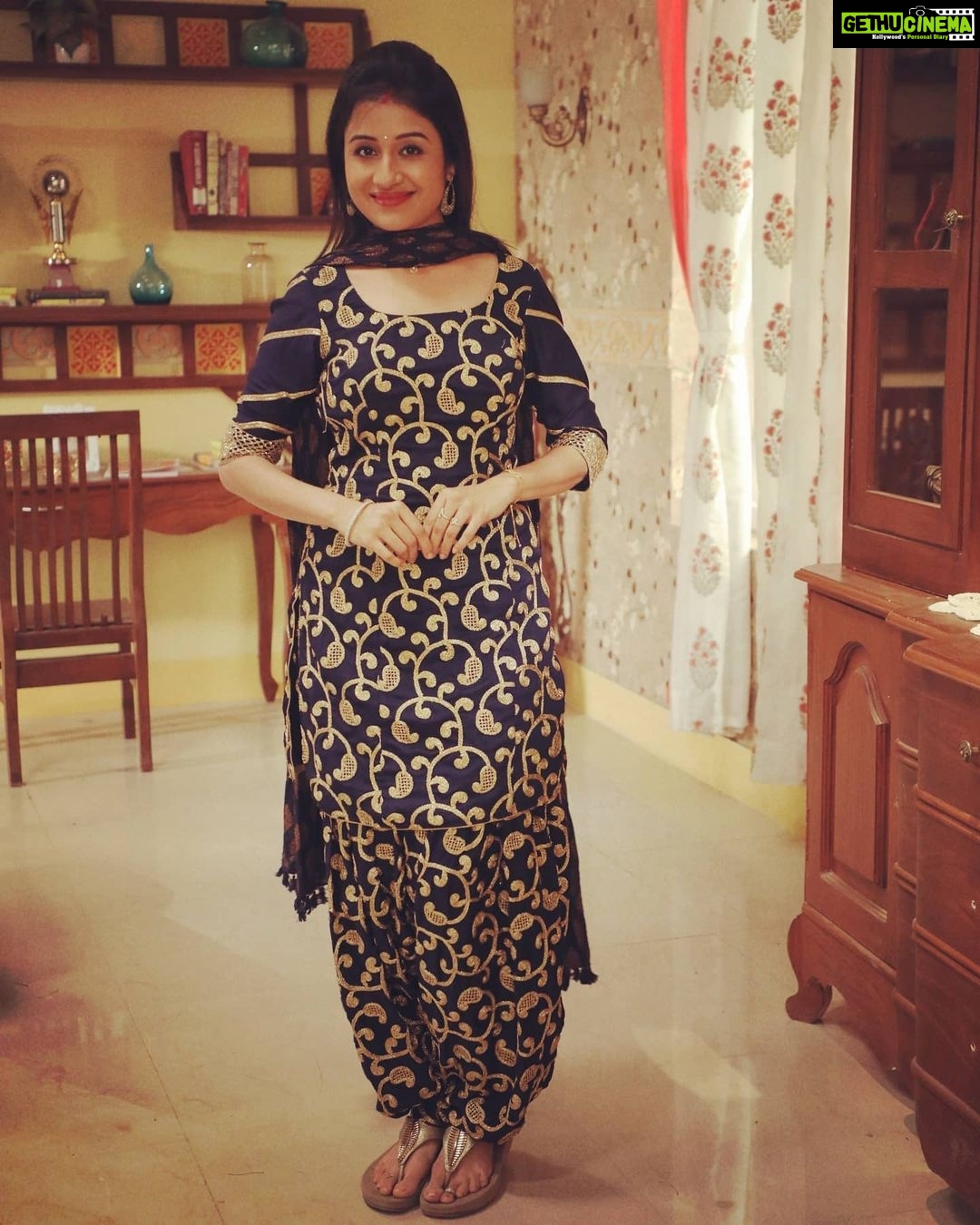 Paridhi Sharma Instagram - Never allow anyone to define you! Just be you! #selfbelief #salwarkameez #patialababessonytv #babes #throwback @sonytvofficial