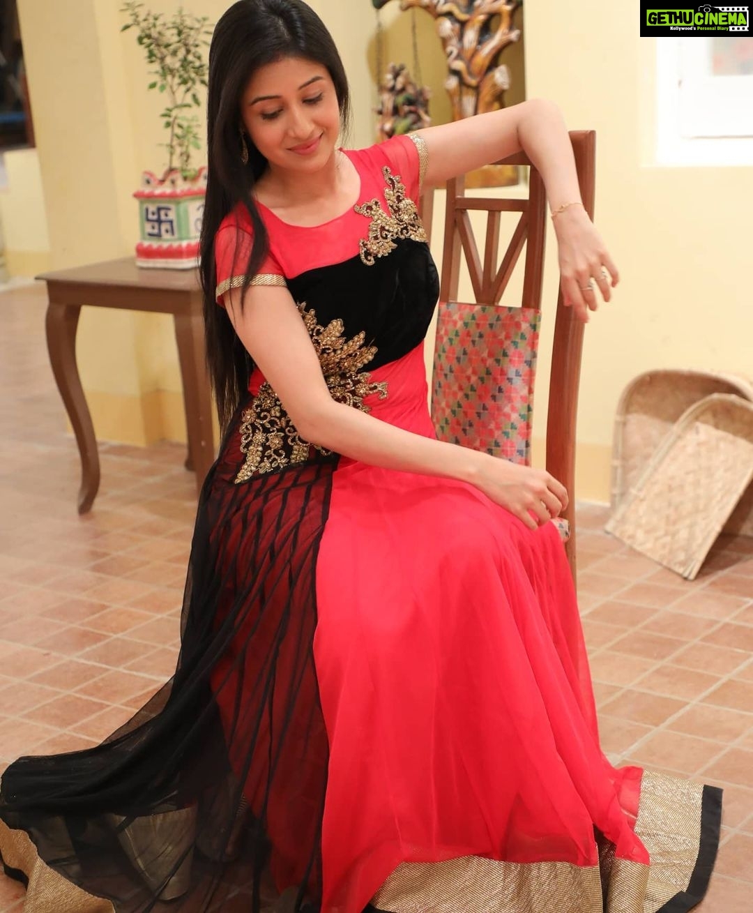 Paridhi Sharma Instagram - Above all, be the heroine of your life, not the victim. #followyourdreams #setgoals #conviction #noexcuse #indiantradition #television #act #passion