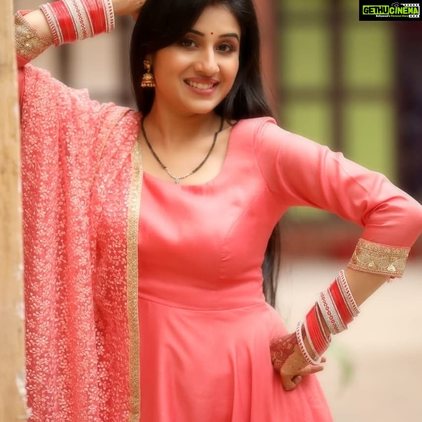 Paridhi Sharma Instagram - There is only one success, to be able to spend your life in your own way. #patialababes #babes #poses #thoughts #hindiserials #sonytv @sonytvofficial