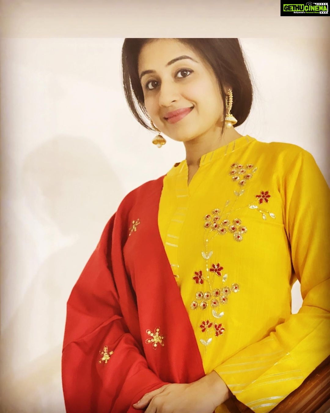 Paridhi Sharma Instagram - In order to write about life first you must live it.. #lifelessons #thoughtsbecomethings #actorlife #smile😊 #creat #ownspace #besimple #indiantvserial