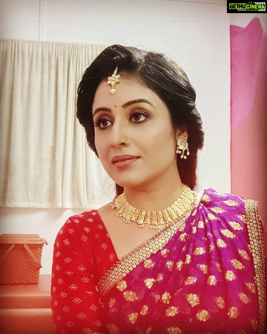 Paridhi Sharma Instagram - Face without expression is boring.. Be expressive, be entertaining😀 #expressions #act #funny #funnyfaces #entertainment #jagatjananimaavaishnodevi #rashmisharmaproductions #makeup #pics