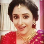 Paridhi Sharma Instagram - Face without expression is boring.. Be expressive, be entertaining😀 #expressions #act #funny #funnyfaces #entertainment #jagatjananimaavaishnodevi #rashmisharmaproductions #makeup #pics