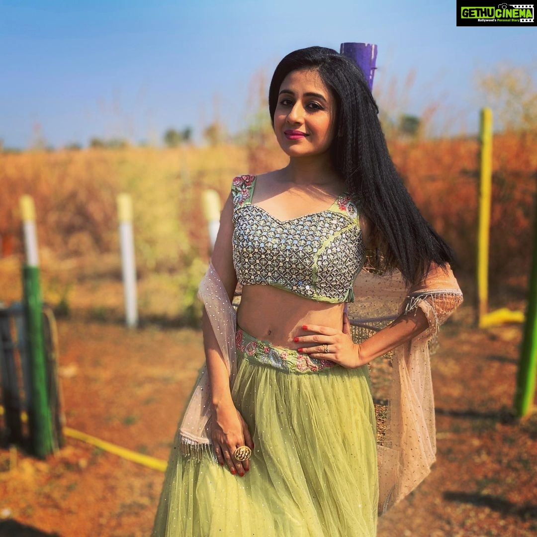 Paridhi sharma navel