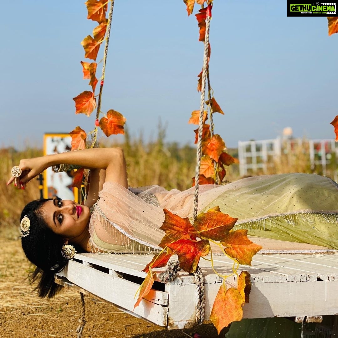 Paridhi Sharma Instagram - In nature, nothing is perfect and everything is perfect... #comingsoon #newvideo #feelanddance #feelthemusic #mahiya #dua #naturephotography #swing #posesforgirls Pic credit @vatsalsaksena Location @capturecity_indore