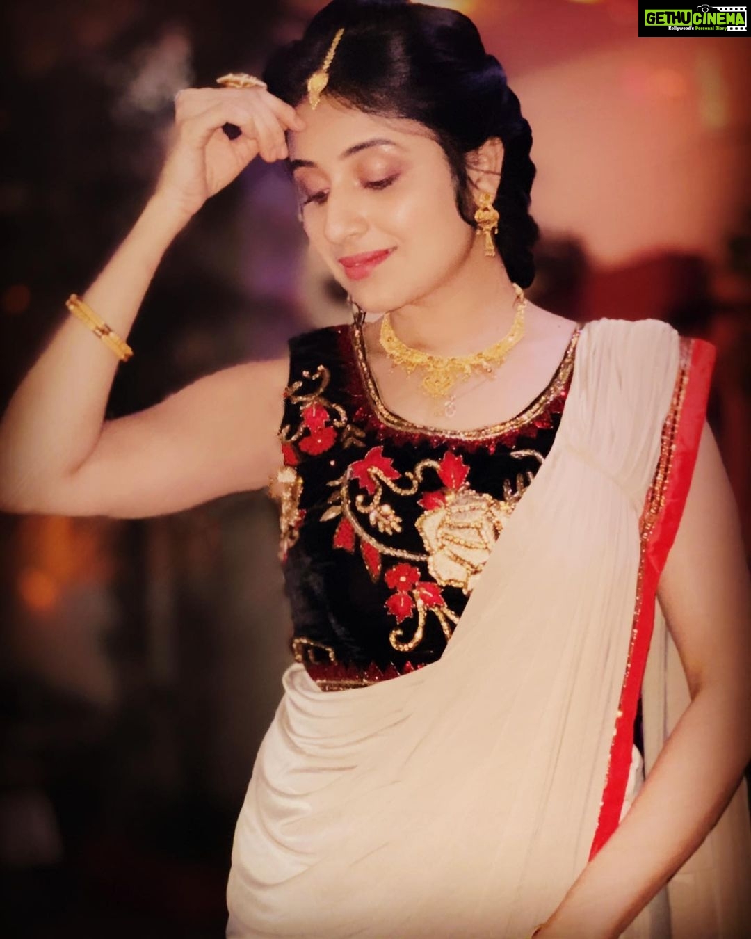 Paridhi Sharma Instagram - βMay hope and happiness shine on you.β Happy Diwali to all my dear Fans πππ #fanlove #extendedfamily #support #goodvibes #diwali #loveforeever #paridhi'sfan #myfan #mybiggestsupport