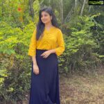 Paridhi Sharma Instagram - Celebrate this Navratri by welcoming divine positive energy #happynavratri And keep pouring your love on #jeenekeliye #newalbum