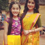 Paridhi Sharma Instagram - Cute click with adorable Aakriti😍 #SweetMemories #Actorslife #NewLook #Shooting #cutenessoverlaoded @aakritisharma.official
