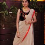 Paridhi Sharma Instagram - “May hope and happiness shine on you.” Happy Diwali to all my dear Fans 😊💐💐 #fanlove #extendedfamily #support #goodvibes #diwali #loveforeever #paridhi'sfan #myfan #mybiggestsupport