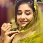 Paridhi Sharma Instagram - दीपावली की शुभ कामनाए🙏💐 Let lit the diya of hope and happiness. #happydiwali #celebrations #Indianfestival #togetherness #Love #spreadhapiness #positivity #hope #litthediya #ethnicwear #earring Pic Credit @vatsalsaksena @tanmaisaksena Dress Designer @jennysboutique__ #nehasharma