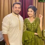 Paridhi Sharma Instagram - दीपावली की शुभ कामनाए🙏💐 Let lit the diya of hope and happiness. #happydiwali #celebrations #Indianfestival #togetherness #Love #spreadhapiness #positivity #hope #litthediya #ethnicwear #earring Pic Credit @vatsalsaksena @tanmaisaksena Dress Designer @jennysboutique__ #nehasharma