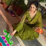 Paridhi Sharma Instagram - दीपावली की शुभ कामनाए🙏💐 Let lit the diya of hope and happiness. #happydiwali #celebrations #Indianfestival #togetherness #Love #spreadhapiness #positivity #hope #litthediya #ethnicwear #earring Pic Credit @vatsalsaksena @tanmaisaksena Dress Designer @jennysboutique__ #nehasharma