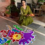 Paridhi Sharma Instagram - दीपावली की शुभ कामनाए🙏💐 Let lit the diya of hope and happiness. #happydiwali #celebrations #Indianfestival #togetherness #Love #spreadhapiness #positivity #hope #litthediya #ethnicwear #earring Pic Credit @vatsalsaksena @tanmaisaksena Dress Designer @jennysboutique__ #nehasharma