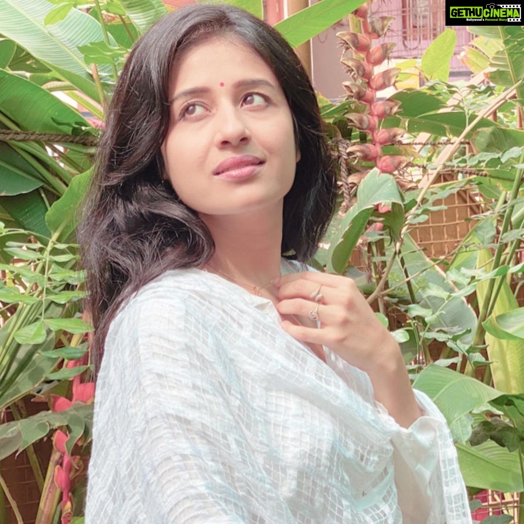 Paridhi Sharma Instagram - I am the white colour of your rainbow 😊 #white #peace #findingcolour #reflection #soul