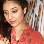 Paridhi Sharma Instagram - Everyone Smiles in the same language 😊 Happy Eid!!! #festiveseason #familytime #togetherness #sweets