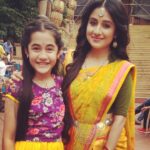 Paridhi Sharma Instagram - Cute click with adorable Aakriti😍 #SweetMemories #Actorslife #NewLook #Shooting #cutenessoverlaoded @aakritisharma.official