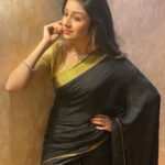 Paridhi Sharma Instagram - The world always looks brighter from behind a smile. #instapic #ckmdklook #starplus #sari #black #paridhisharma