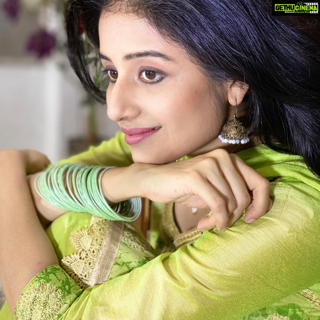 Paridhi Sharma Instagram - Thanks for the overwhelming response for the song Dua & Apke Naam Desh Ka Salaam... In a way our gratitude for The true heroes is reaching places ....🇮🇳🇮🇳 #warriors #fightingspirits #DUA #apkenaamdeshkasalaam #myyoutubechannel #paridhisharma #actress #staypositivealways💫