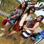 Paridhi Sharma Instagram - Some moments are captured for life time😁 #funtime #friends #Lavina #navita #longlive #myfamily #hubby #kishhu #relivingmychildhood #exoticlocation #laughter #happiness @tanmaisaksena