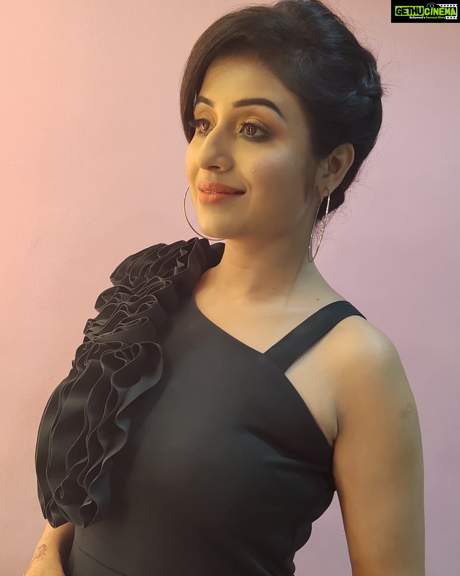 Paridhi Sharma Instagram - Beauty has so many forms, and I think the most beautiful thing is confidence and loving yourself😊 #patialababes #party #sonytv #gathering #celebration #newlook @sonytvofficial