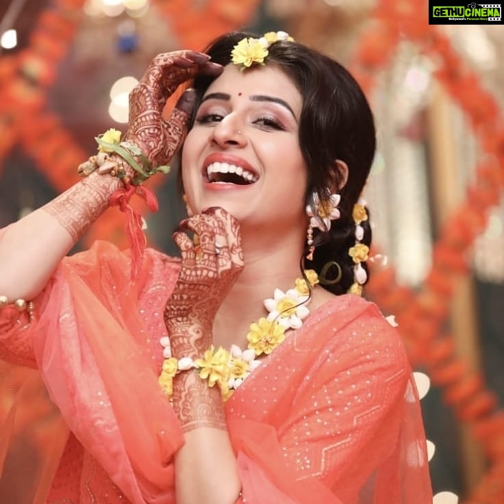 Paridhi Sharma - 74.5K Likes - 😊Love is your quality. Love is not what you do. Love is what you are..
#lovelife #flowers #jewelry #patialababes
@sonytvofficial